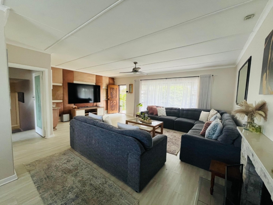 6 Bedroom Property for Sale in Gonubie Eastern Cape